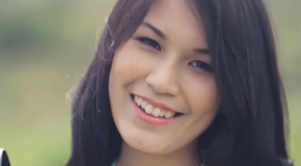 SAPA GAN NAMA MODEL VIDEOKLIP ADERA LEBIH INDAH?? CANTIK BEUD GAN!!!