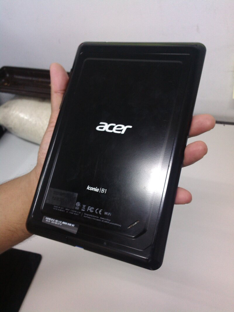 jual (BU) i tab acer tipe iconia B1, barang masih gres/baru.