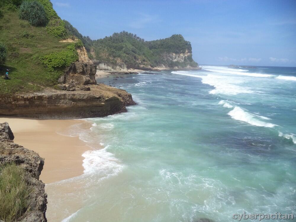 Indahnya Pantai Banyu Tibo, nyesel gak mampir. Lagi-lagi kota PACITAN gan