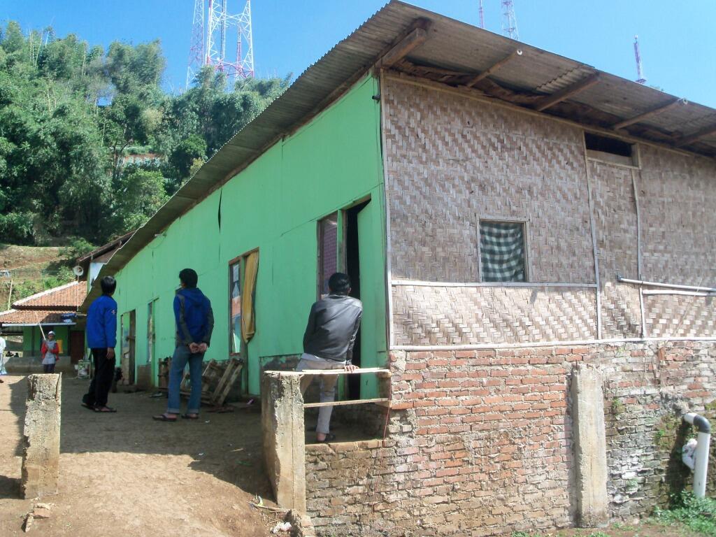 BAKSOS KE PONPES YATIM &amp; DHUAFA ALFURQON CISARUA-BANDUNG BARAT