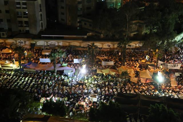 Satu Juta Pendukung Mursi Tarawih di Bundaran Rabi’ah Adawiyah