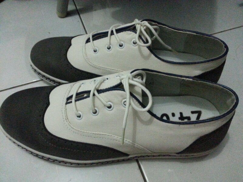 WTS Sepatu 2401 white/khaki
