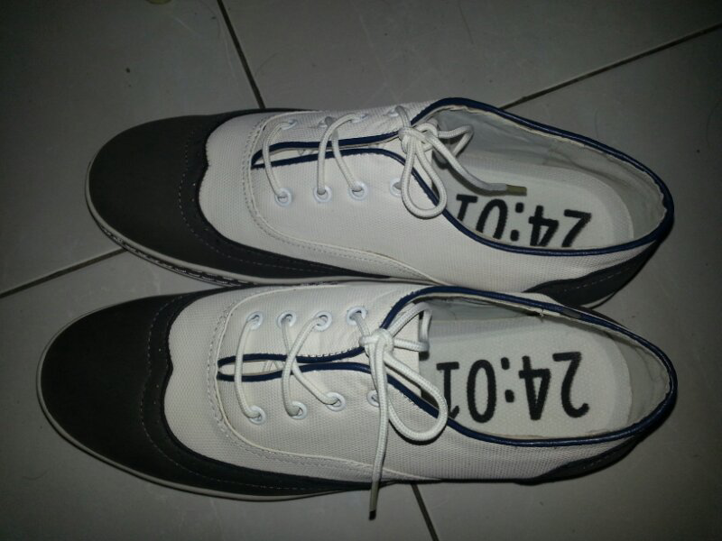 WTS Sepatu 2401 white/khaki
