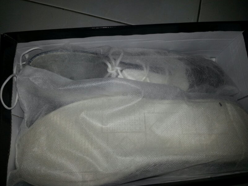 WTS Sepatu 2401 white/khaki