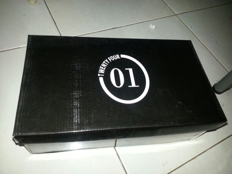 WTS Sepatu 2401 white/khaki