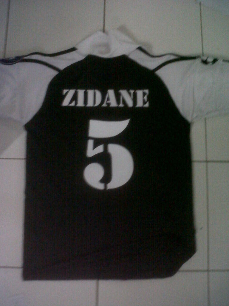 Open Pre Order Agan-Agan vendor Jersey Retro Real Madrid Away 2001-2002