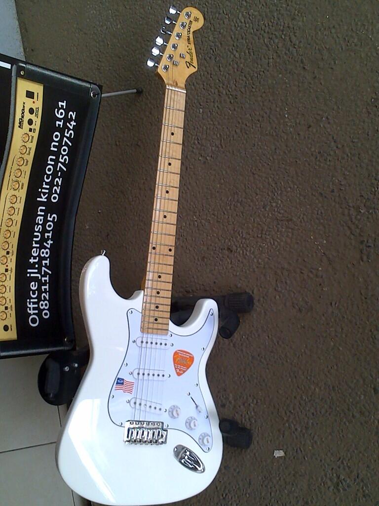 FENDER STRATOCASTER WHITE REPLIKA CHINA Crafted