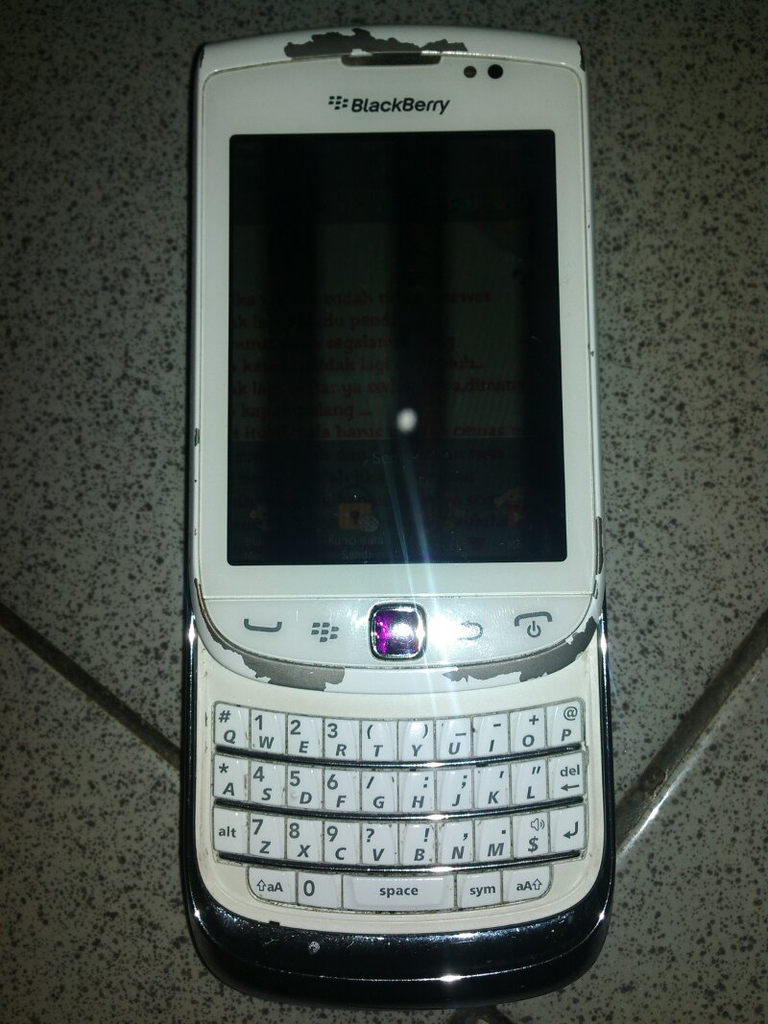 blackberry 9810 torch 2 jeanings white. garansi.
