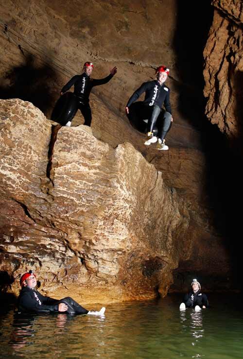 Arung Jeram Bawah Tanah di New Zealand
