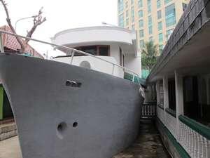 Masjid Berperahu di tengah kota jakarta