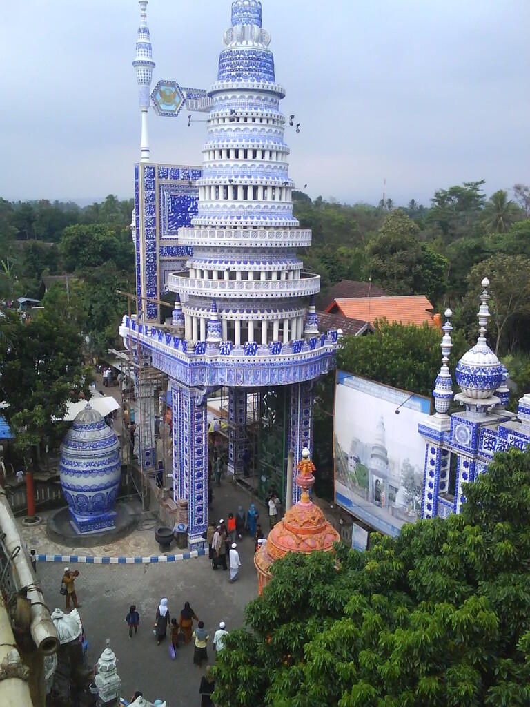 Masjid tiban di malang yang unil
