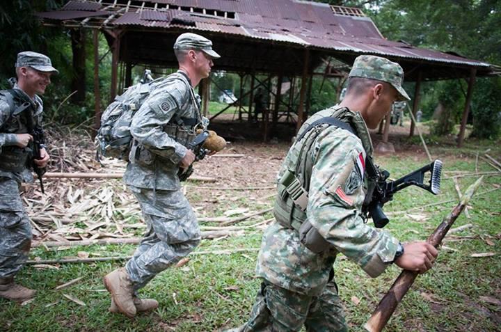 Tentara amrik latihan Jungle Survival di indonesia (pic)