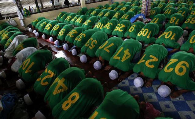 PIC Keindahan sujud di bulan Ramadan