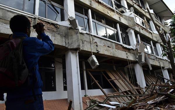 Gedung C Fakultas Psikologi UI Runtuh