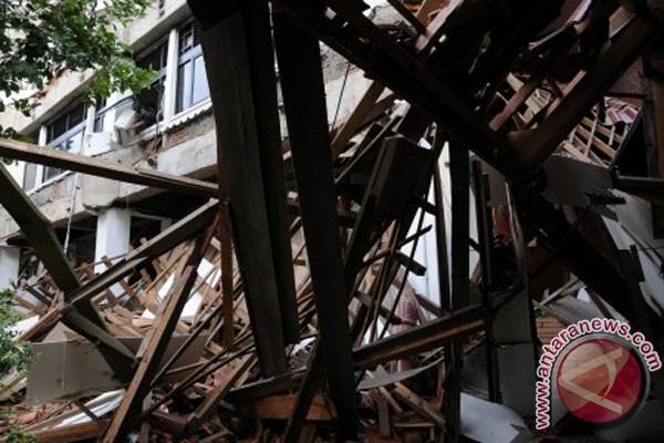 Gedung C Fakultas Psikologi UI Runtuh