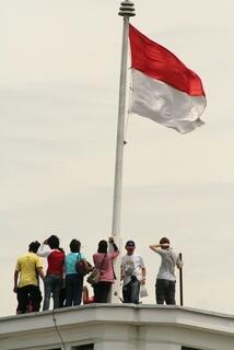 LUNTURNYA SEMANGAT NASIONALISME