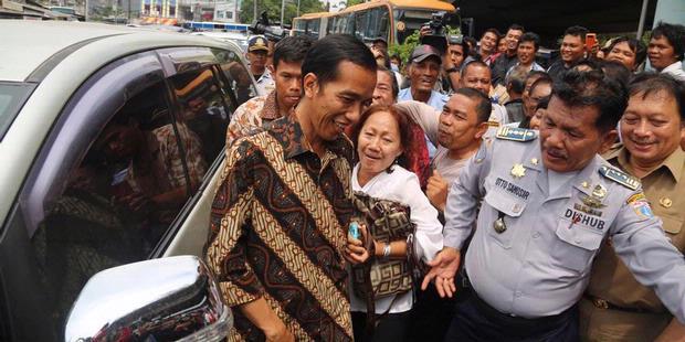 DPRD Minta Jokowi Kurangi Jalan-jalan (ADA APA YA?)