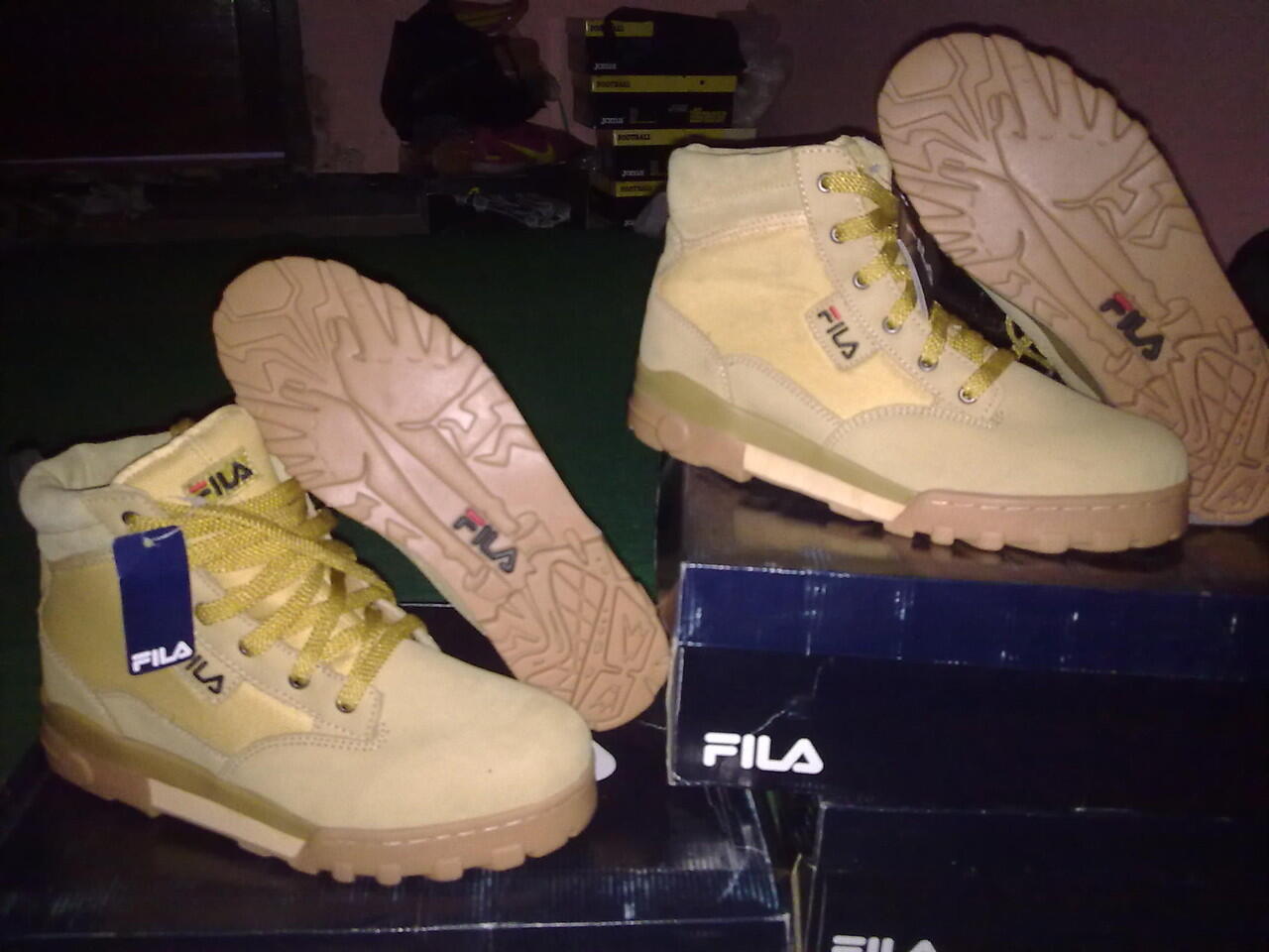 Sepatu Fila Boot
