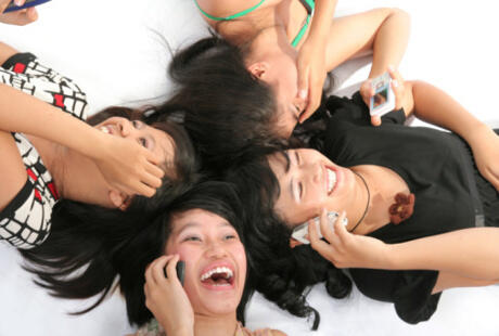 Agan-agan pengen hidup bugar sepanjang hari? kurangin maen smartphone
