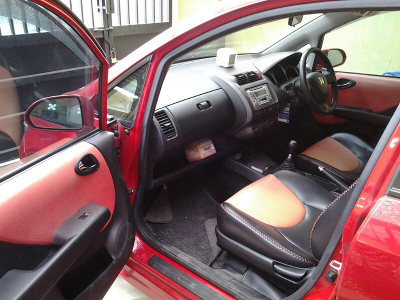 Terjual honda jazz vtec manual 2005, merah, plat S.  KASKUS