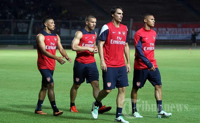 ## PRE-ORDER ARSENAL AUTHENTIC N98 JACKET and JERSEY TRAINING ARSENAL 2013/2014 ##