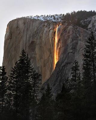 Air Terjun Api di Amerika 