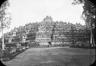 Sejarah lengkap dan Foto Foto Borobudur Pertama Kali Ditemukan