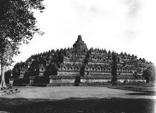 Sejarah lengkap dan Foto Foto Borobudur Pertama Kali Ditemukan