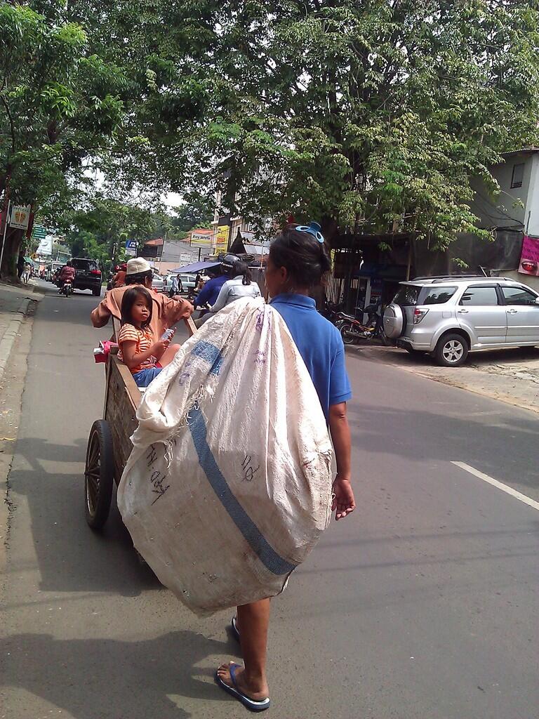 Potret Keluarga Pemulung...........