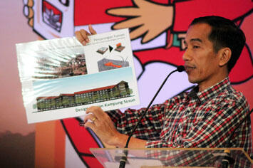 Warga Kampung Deret Tanah Tinggi: Untung Ada Foke ...upsss Jokowi 