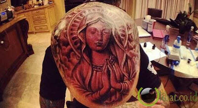 5 Musisi Rock yang Membuat Tato di Kepala