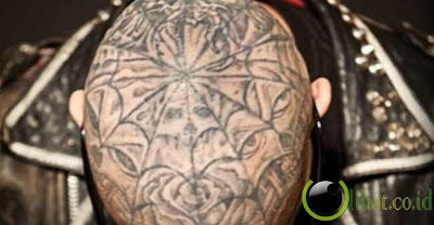 5 Musisi Rock yang Membuat Tato di Kepala