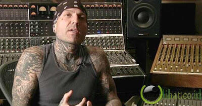 5 Musisi Rock yang Membuat Tato di Kepala