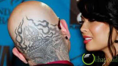 5 Musisi Rock yang Membuat Tato di Kepala