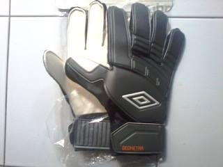 WTS Sarung tangan kiper ORIGINAL & BNIB 100% SUPER MURAH Cuma 99rb Umbro, Specs DLL