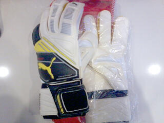 WTS Sarung tangan kiper ORIGINAL & BNIB 100% SUPER MURAH Cuma 99rb Umbro, Specs DLL