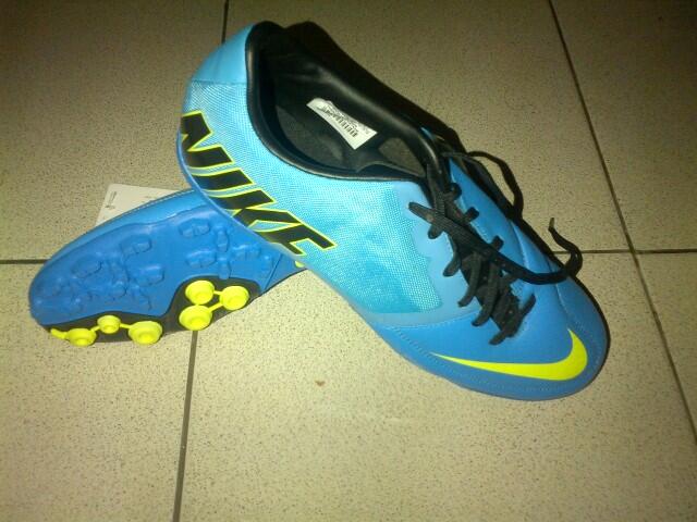 WTS SEPATU FUTSAL BOMBA PRO II BNIB