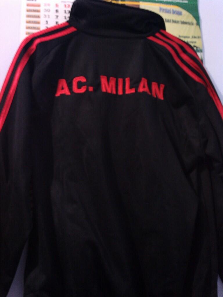 WTS: Jaket AC Milan KW Lokal 2nd Kondisi 95%. Masuk gan !!