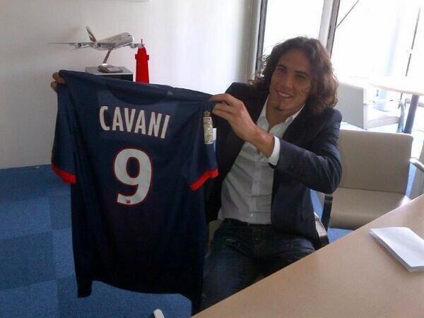 &#91;HOT NEWS&#93; Cavani Resmi Hijrah ke Paris Saint Germain