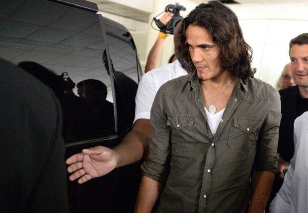 &#91;HOT NEWS&#93; Cavani Resmi Hijrah ke Paris Saint Germain