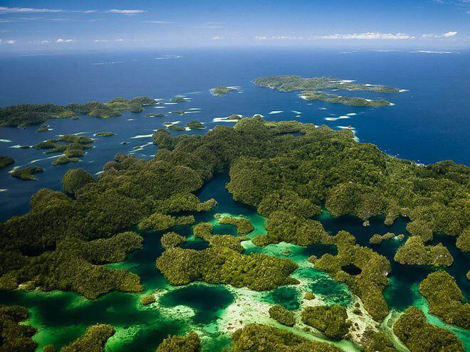 Foto-Foto Menakjubkan Wisata Pantai Paling Eksotis di Indonesia