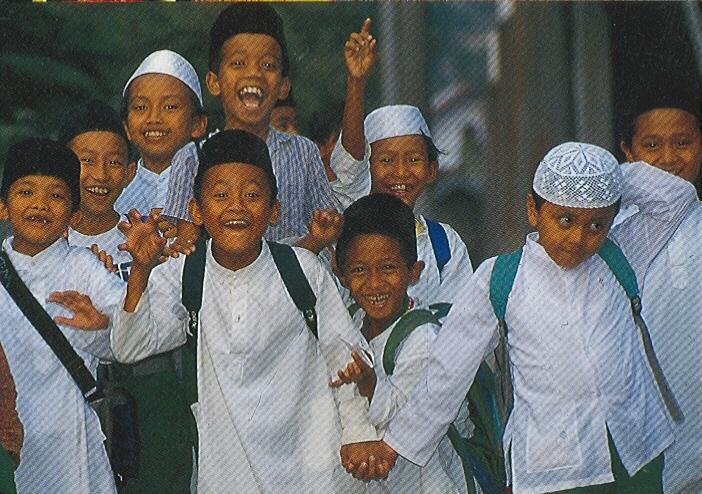 "Asyiknyaaa Jadi Santri"