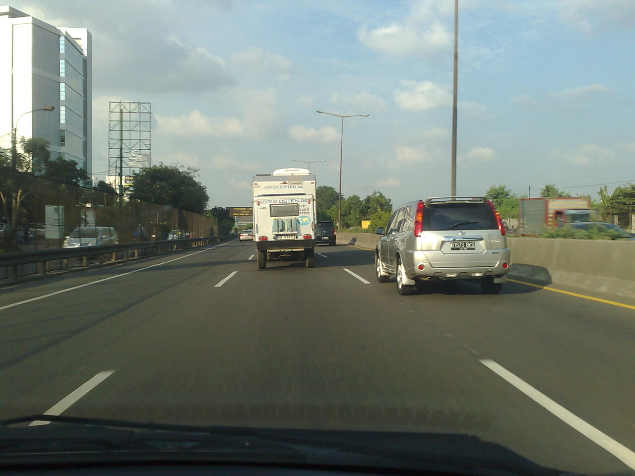 gan ane ketemu mobil plat luar negeri di jalan tol di jakarta