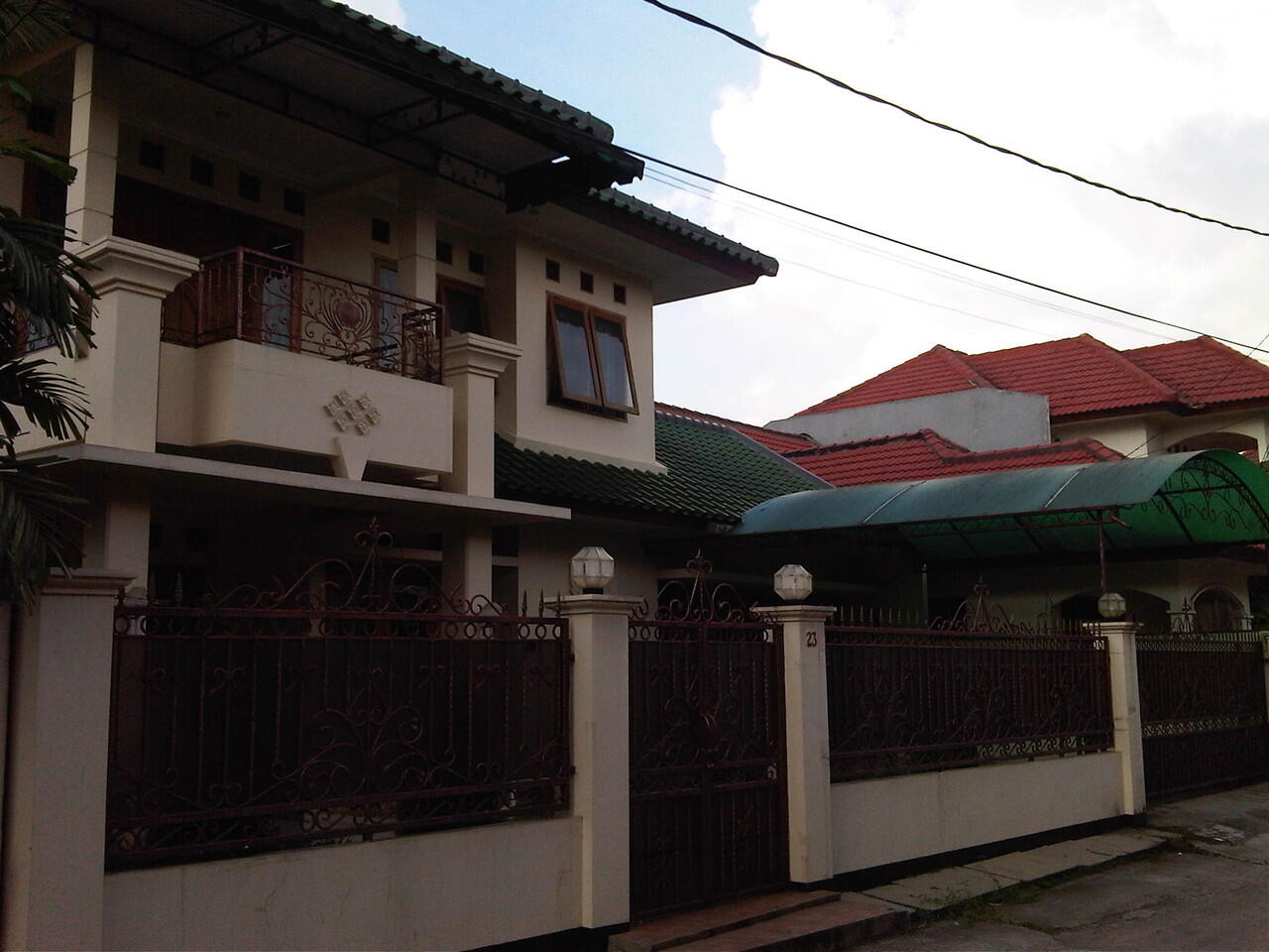 Dijual 1 unit rumah 2 lantai