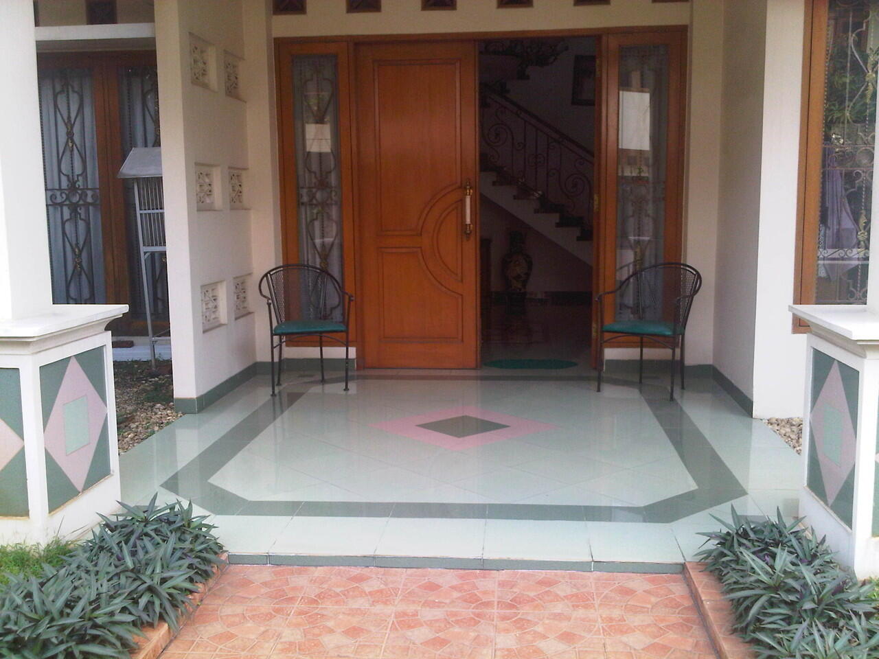 Dijual 1 unit rumah 2 lantai