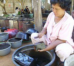 &#91; PROSES PEMBUATAN CINCAU HITAM &#93; yang hobi makan cincau masuk ..!!!