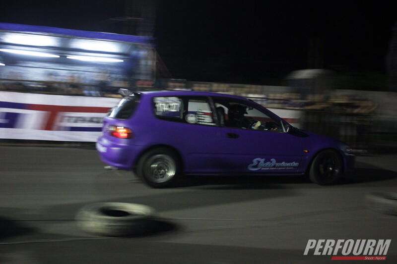 Pembalap dragrace cewek dari surabaya,,,,