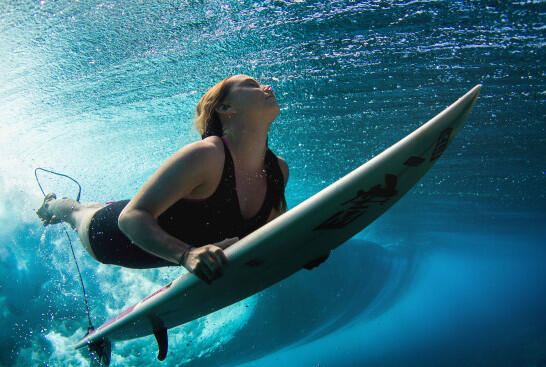 INDAHNYA SURFING DI BAWAH LAUT ....