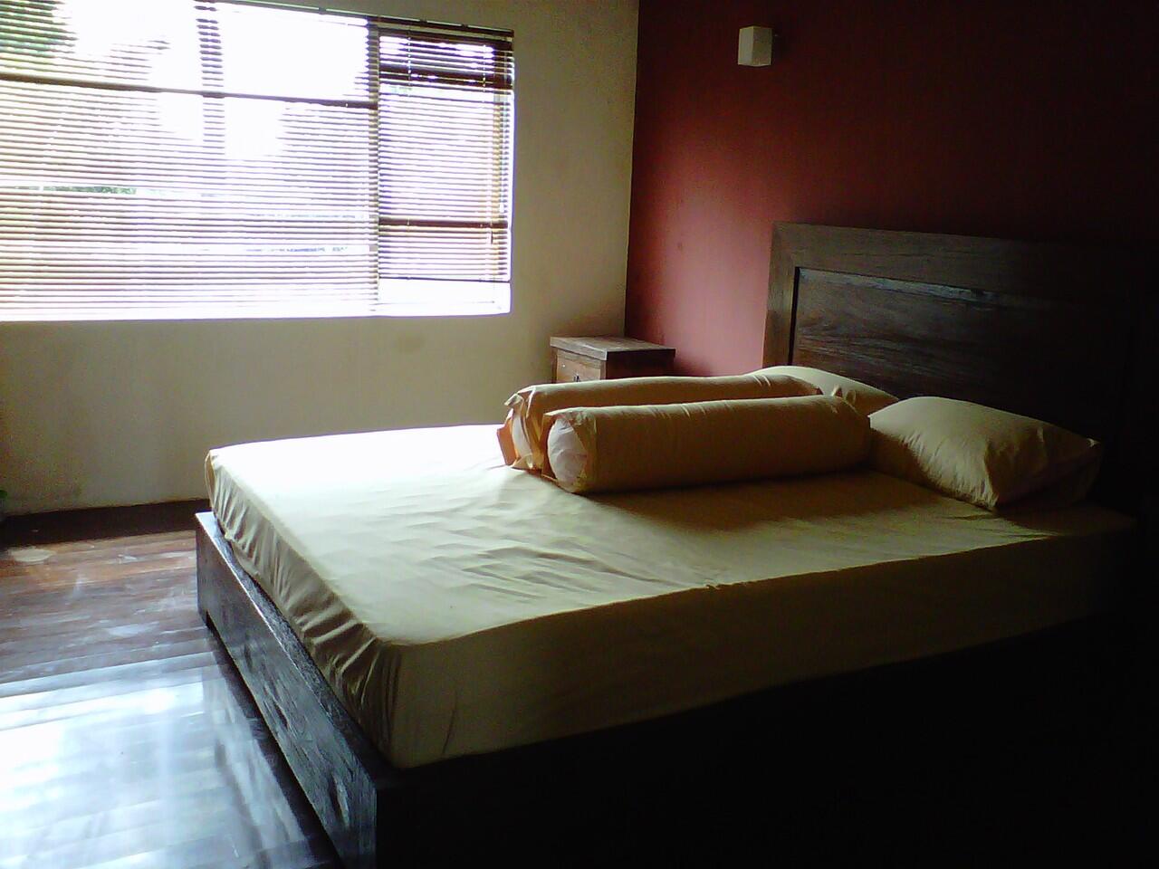 Rumah di Townhouse Elit dekat Citos