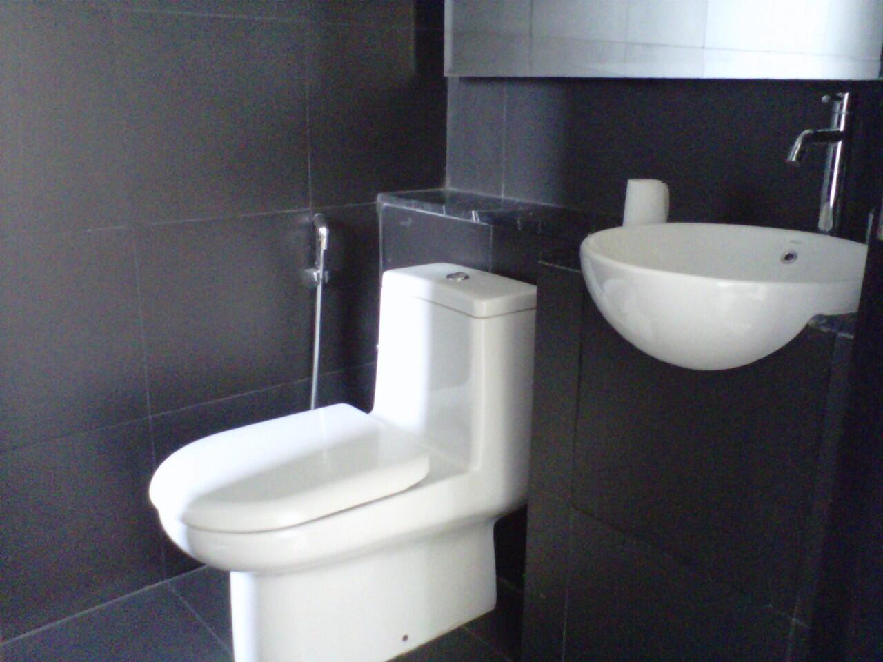 Rumah di Townhouse Elit dekat Citos